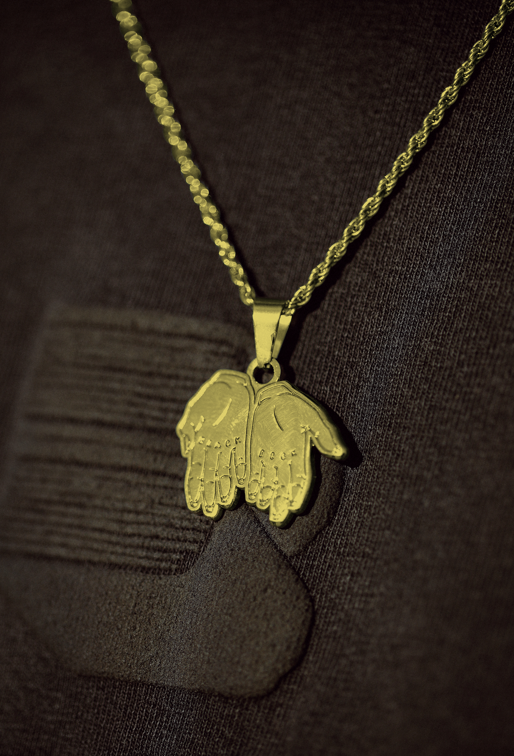 GOLD HANDS - NECKLACE