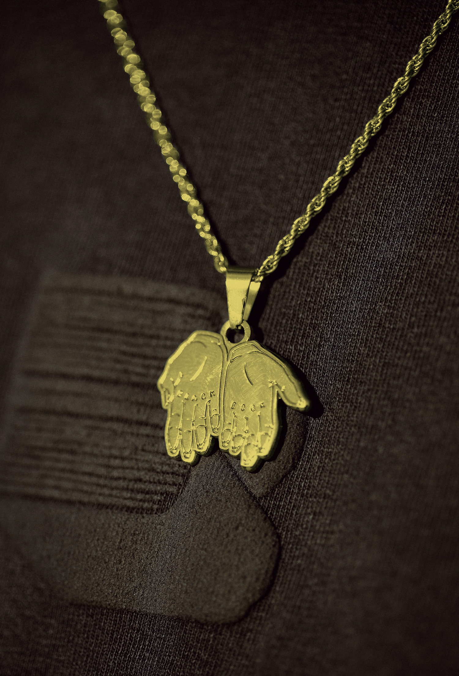 GOLD HANDS - NECKLACE