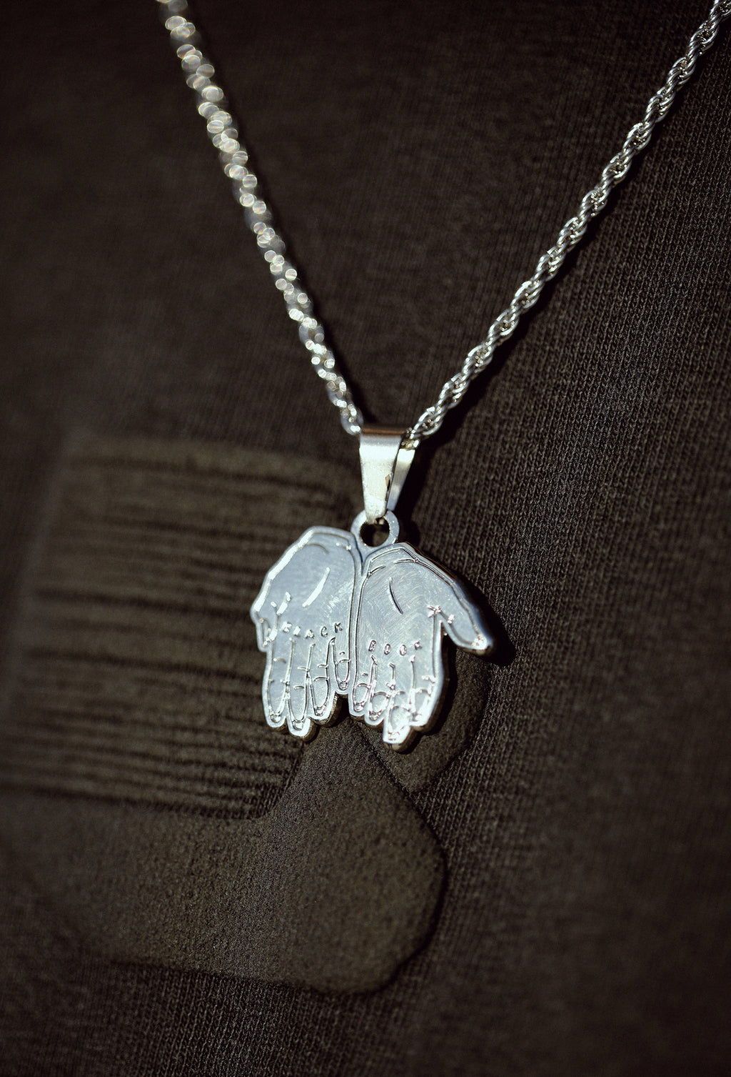 SILVER HANDS NECKLACE