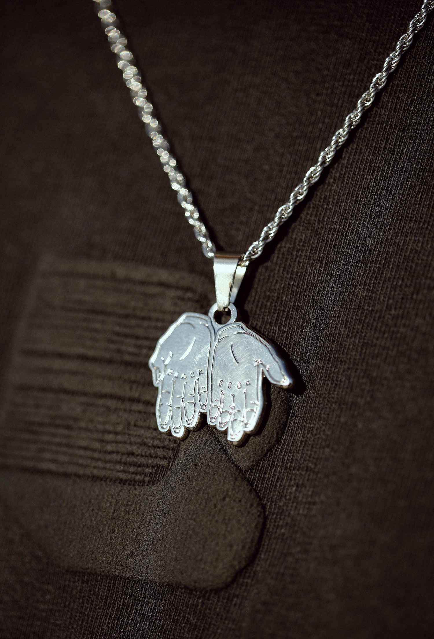 SILVER HANDS NECKLACE
