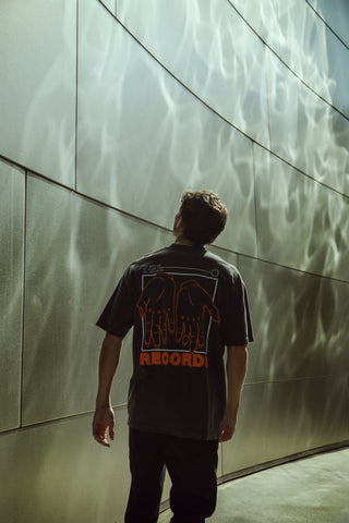 RECORDS HANDS TEE - BLACK/ORANGE