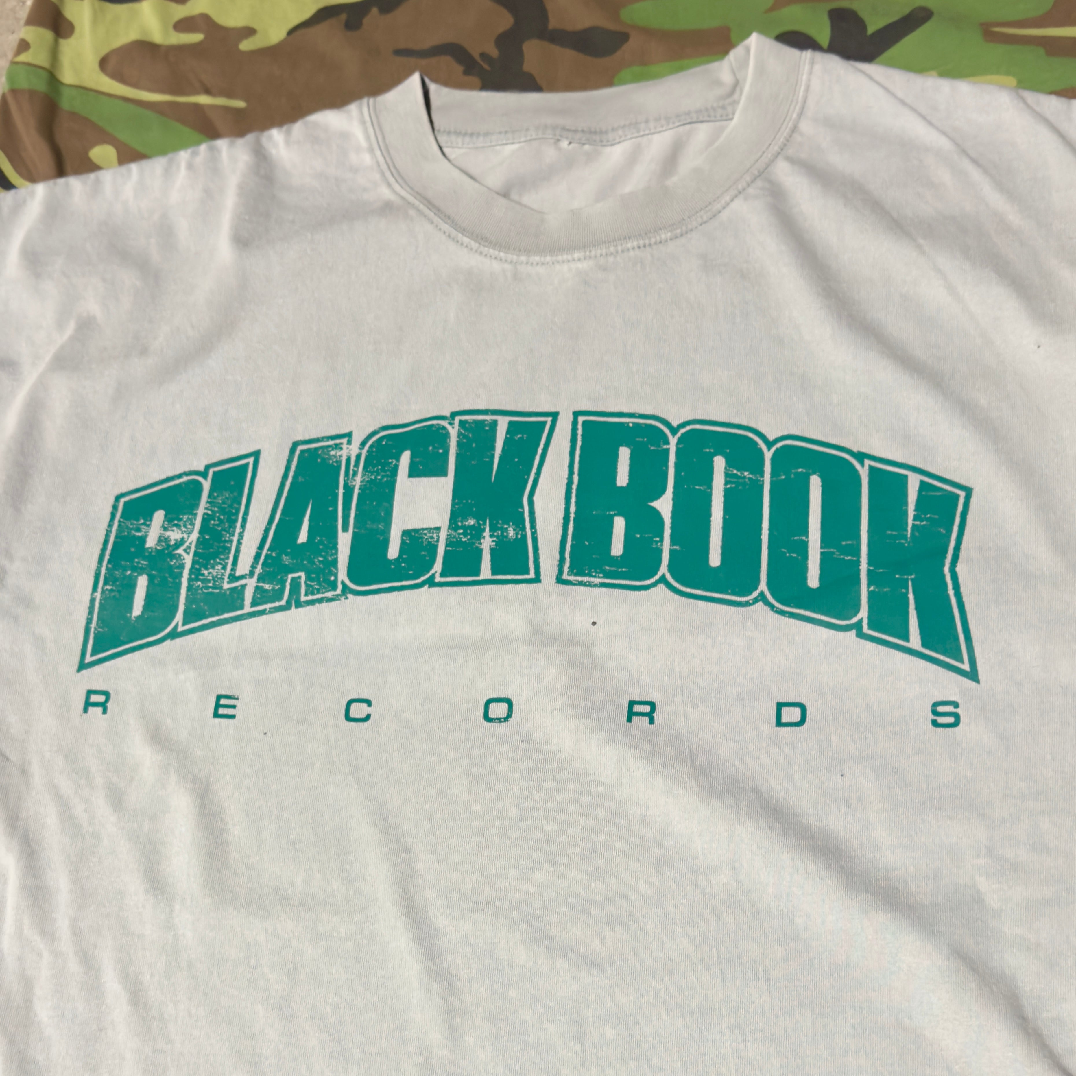 BLACK BOOK UNI - GREEN - TEE - "PREMIUM-BOX FIT"