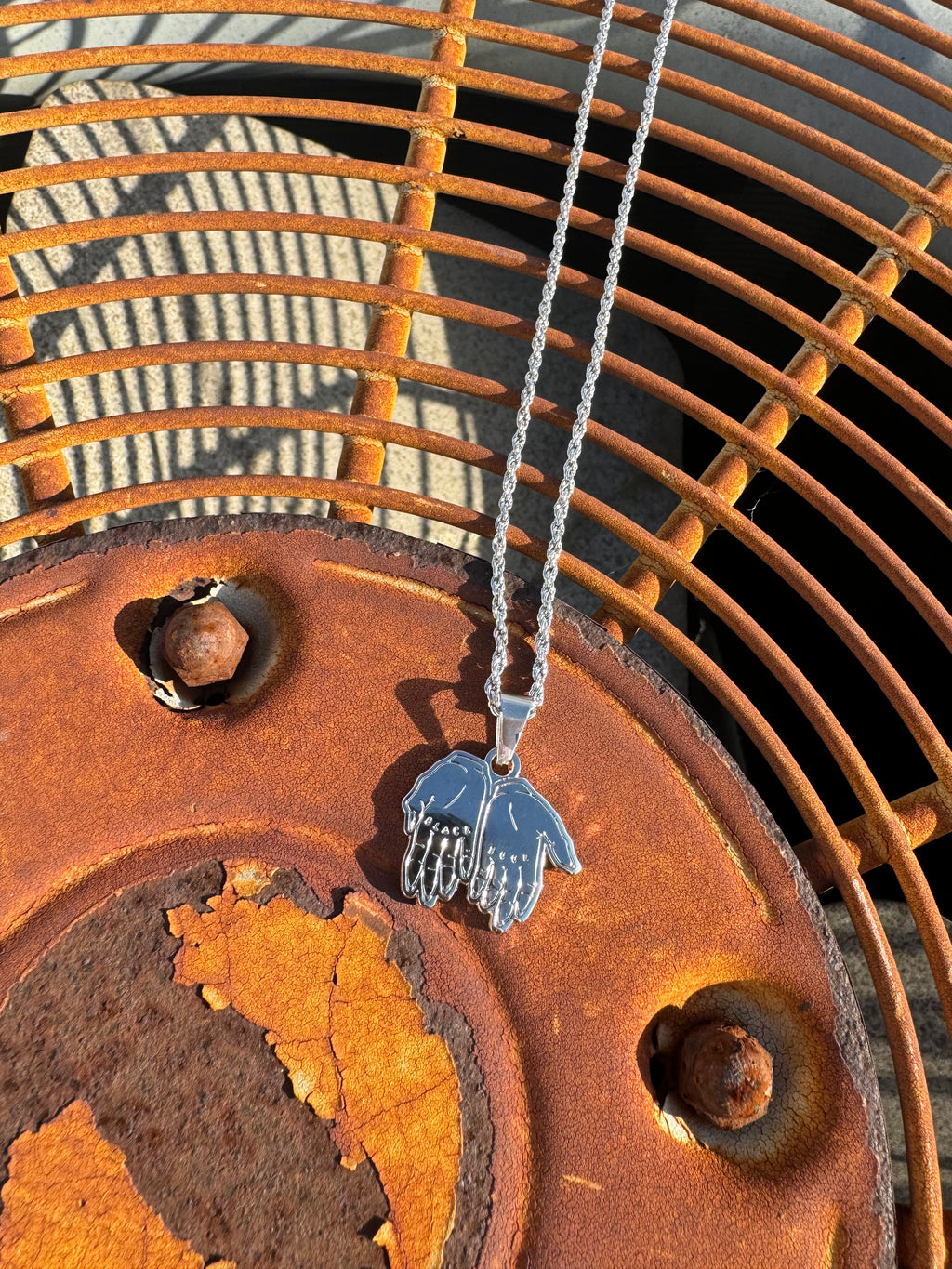 SILVER HANDS NECKLACE