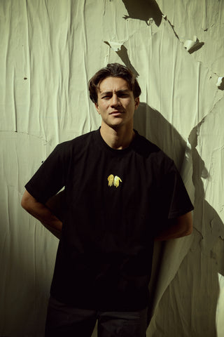 "PREMIUM" OVERSIZED HANDS TEE - GOLD/BLACK