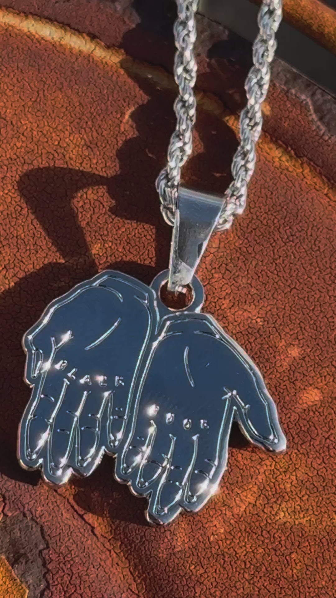 SILVER HANDS NECKLACE