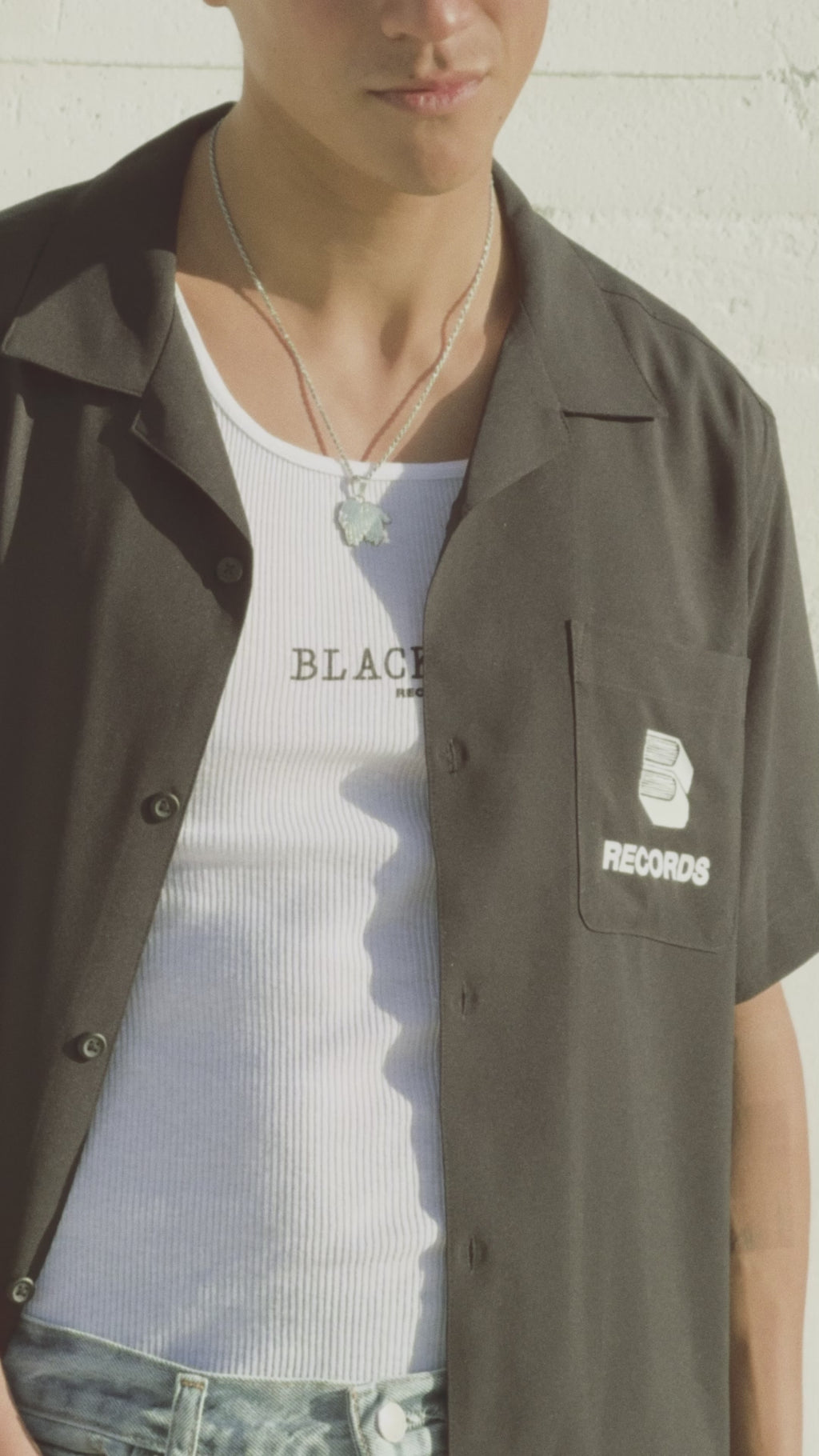 SILVER HANDS NECKLACE